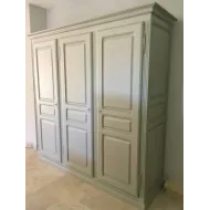 Belle armoire provençale en chêne patiné - Réalisation sur mesure