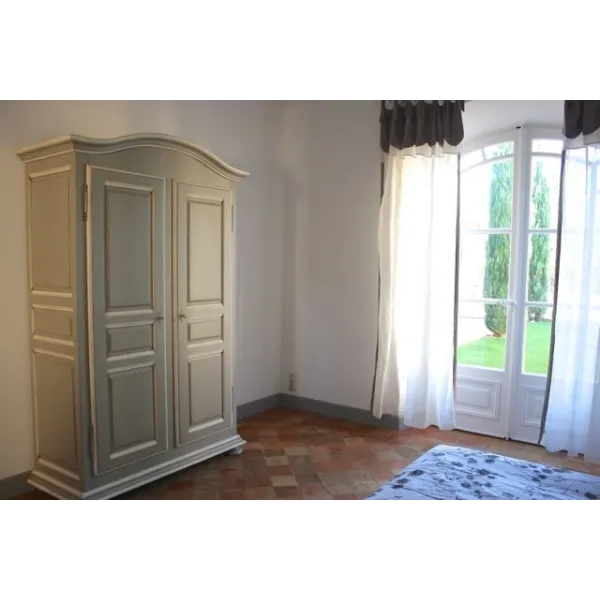Armoire Alpilles Chapeau De Gendarme
