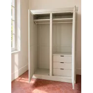 ARMOIRE SUR MESURE EN CHÊNE PATINÉ