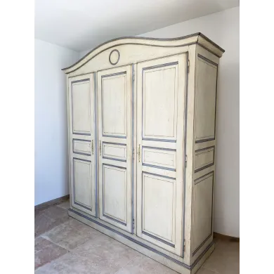Armoire 3 portes chapeau de gendarme ALPILLES - COUP DE SOLEIL