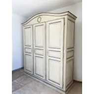 Armoire 3 portes chapeau de gendarme ALPILLES - COUP DE SOLEIL