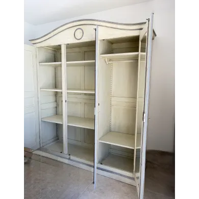 Armoire 3 portes chapeau de gendarme ALPILLES - COUP DE SOLEIL